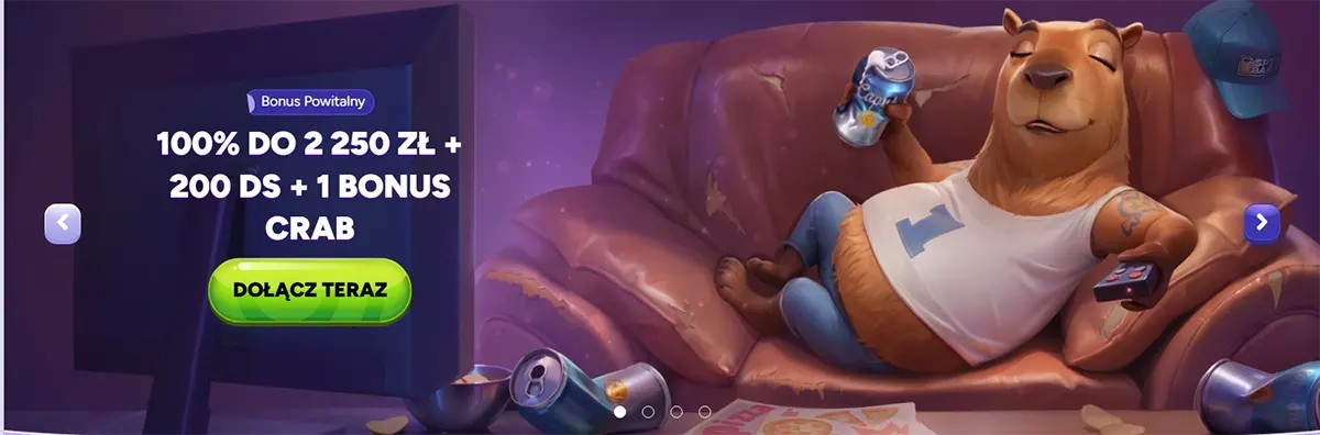Polish welcome bonus banner showing a cartoon bear lounging on a sofa with a drink and remote, promoting “100% do 2 250 zł + 200 DS + 1 Bonus Crab” with a green “Dołącz teraz” button.